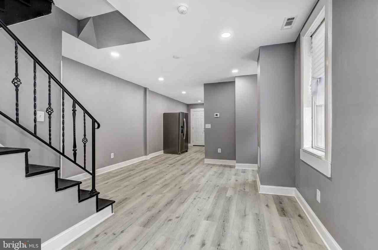 501 E 35th St #1 - Photo 3 of 28