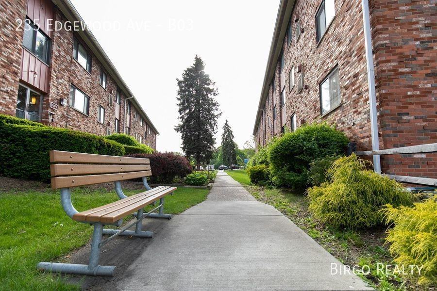 235 Edgewood Ave #B03 - Photo 2 of 32