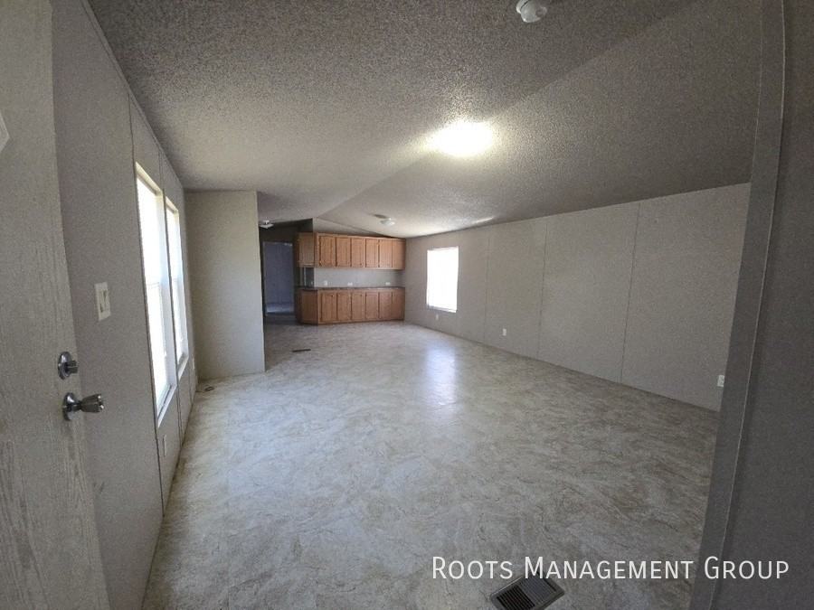 D19 Meadows Ct #D19 - Photo 3 of 16