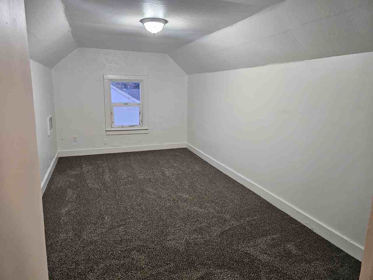 1950 Lana Ave Ne - Photo 3 of 6