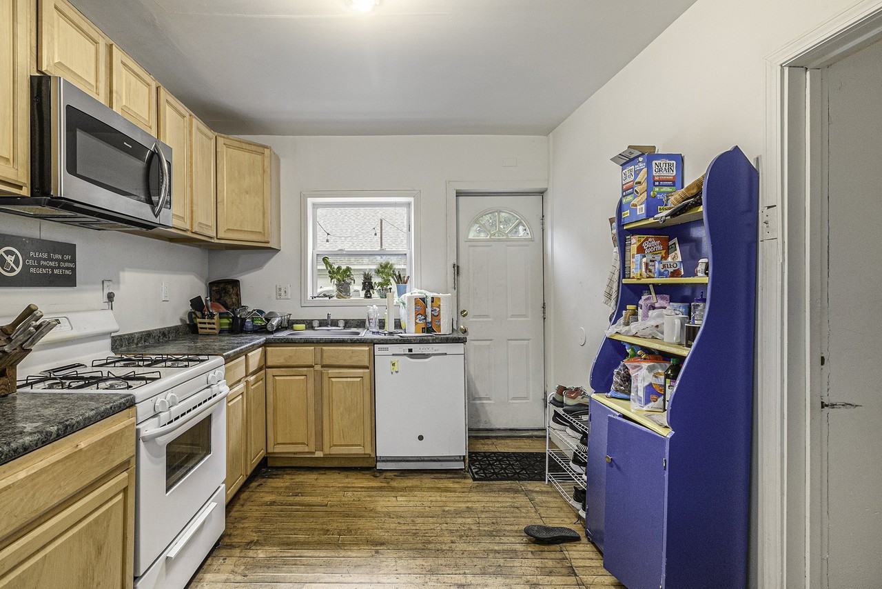 1019 Packard St - Photo 4 of 21