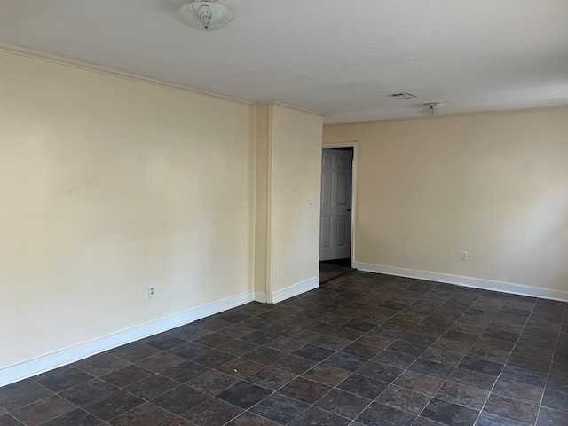 2111 Oakhurst Dr - Photo 2 of 10