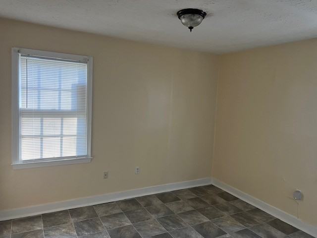 2111 Oakhurst Dr - Photo 4 of 10