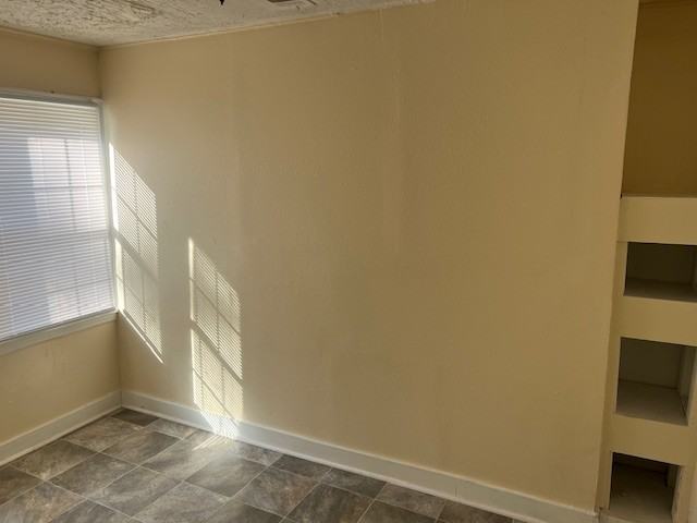 2111 Oakhurst Dr - Photo 6 of 10