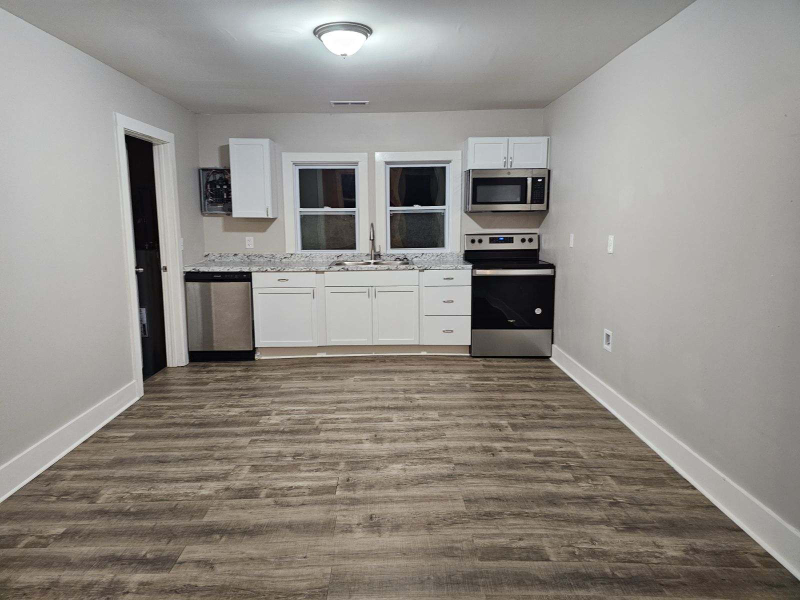 211 Hillcrest Dr N - Photo 3 of 9