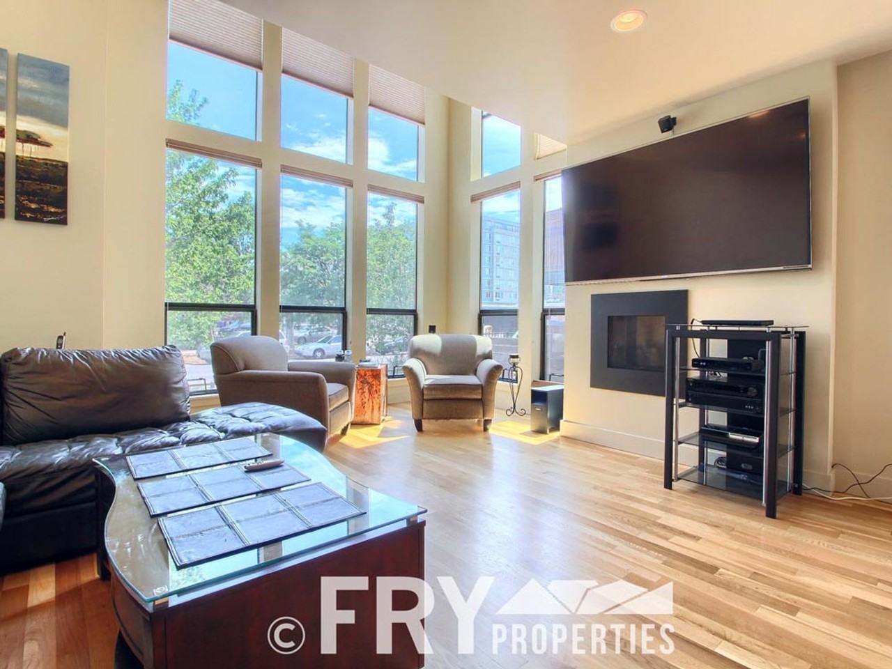 2427 Lawrence St - Photo 7 of 33