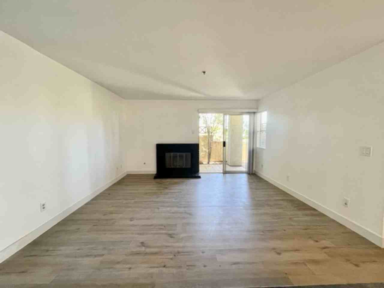 2077 Lakeridge Cir - Photo 4 of 17