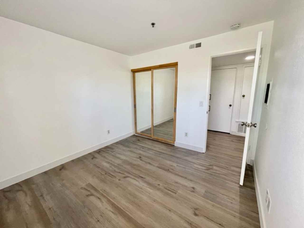 2077 Lakeridge Cir - Photo 6 of 17