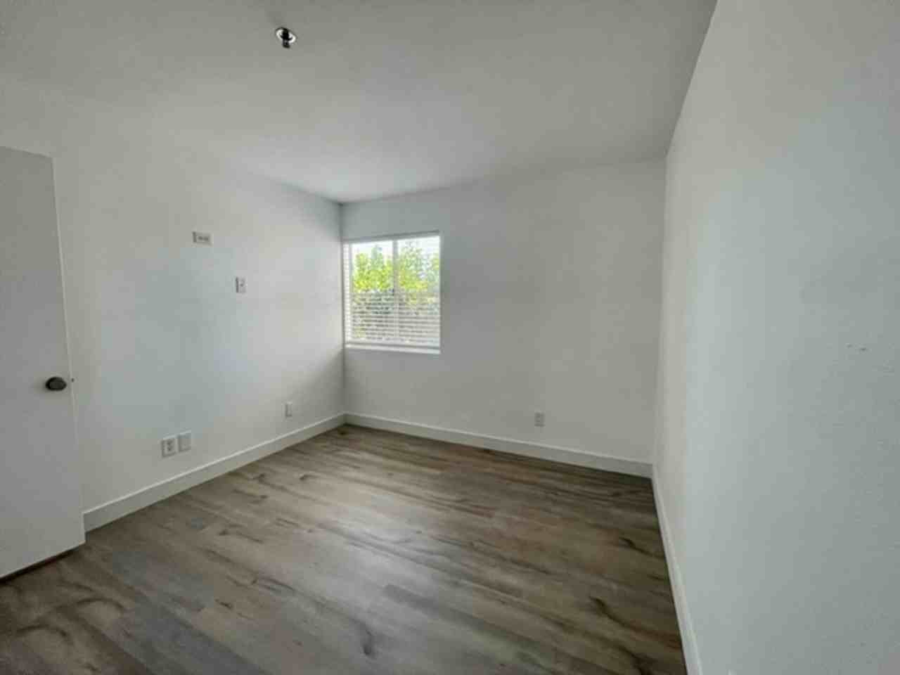 2077 Lakeridge Cir - Photo 7 of 17