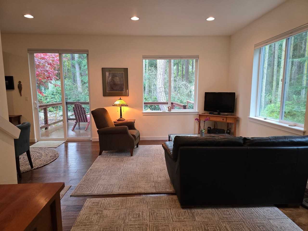 2256 W Rosecrans Ct - Photo 3 of 21