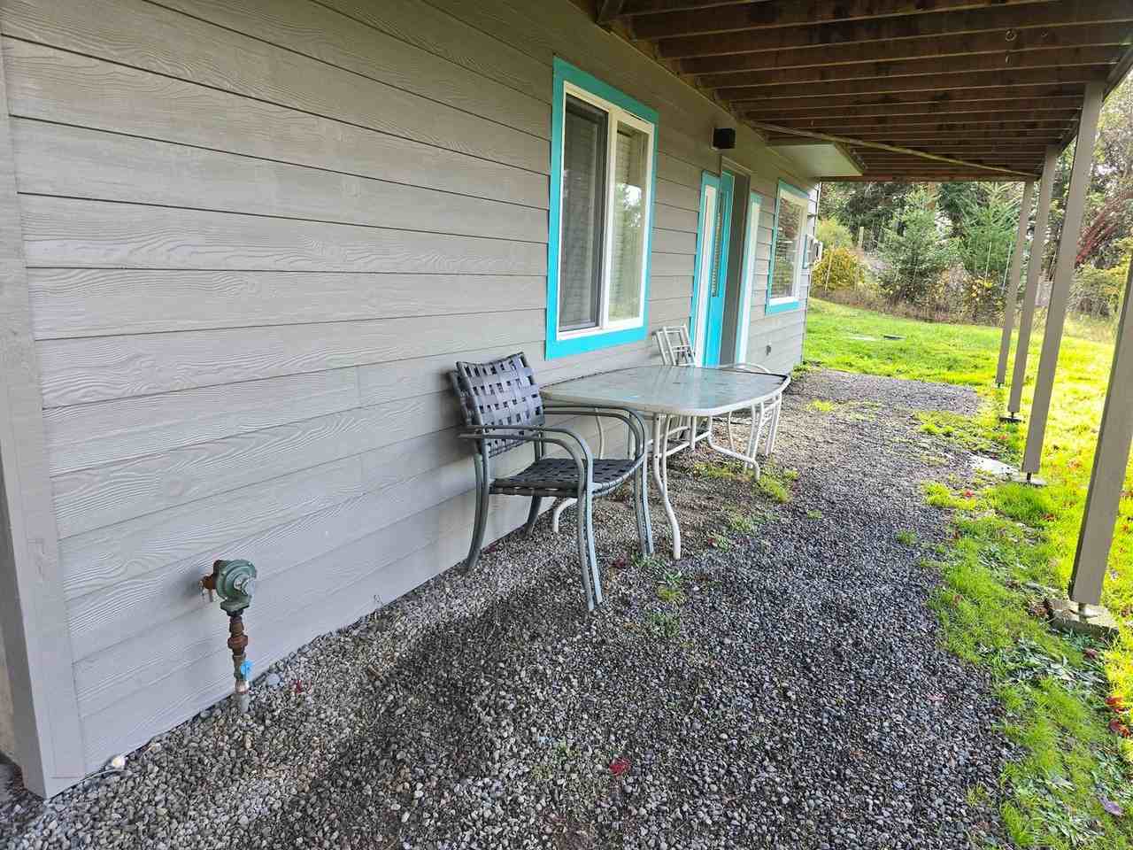 102 Myrtle St - Photo 2 of 12