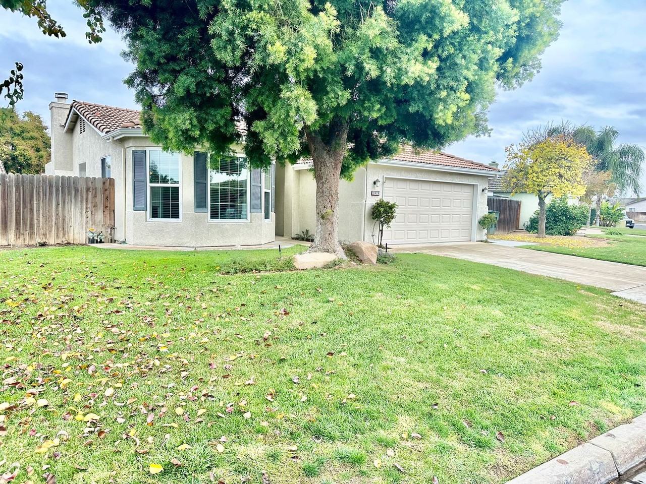 2479 South Preuss Avenue - Photo 3 of 37