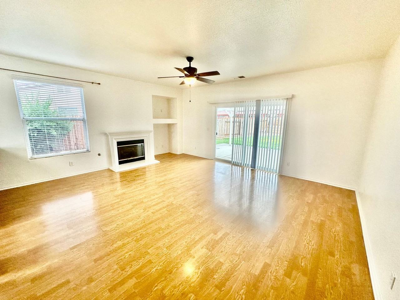 2479 South Preuss Avenue - Photo 4 of 37