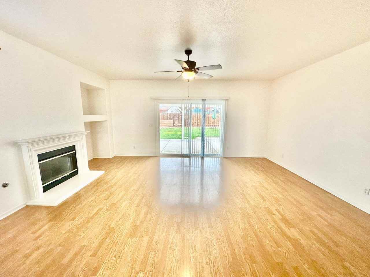 2479 South Preuss Avenue - Photo 5 of 37