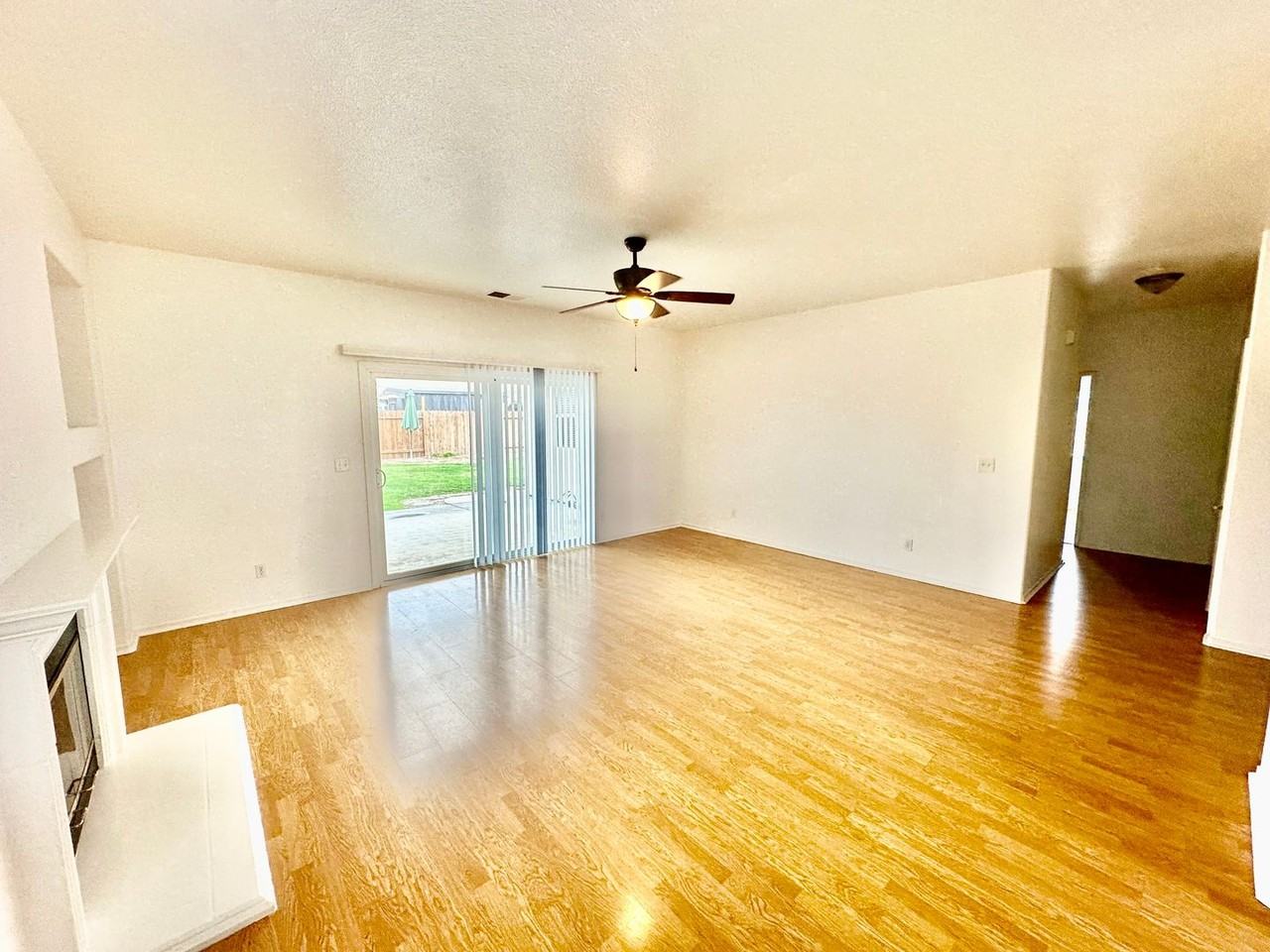 2479 South Preuss Avenue - Photo 6 of 37