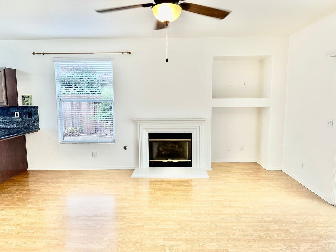 2479 South Preuss Avenue - Photo 7 of 37