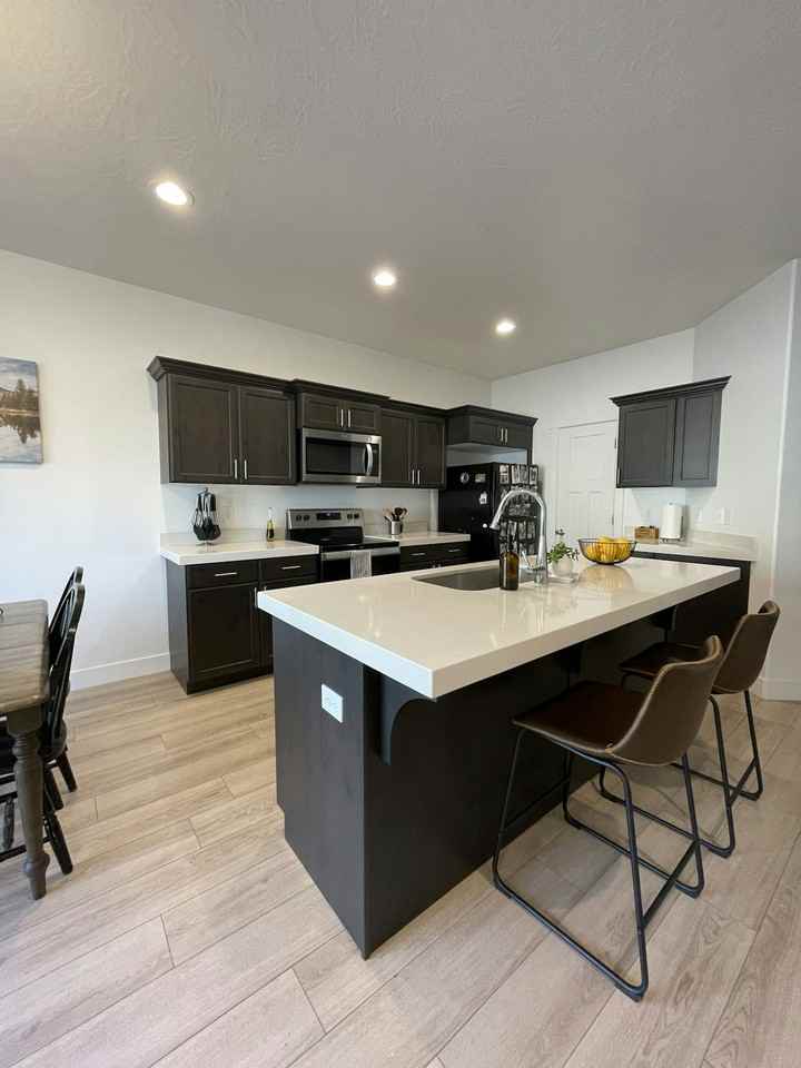 895 e pacific dr - Photo 2 of 14