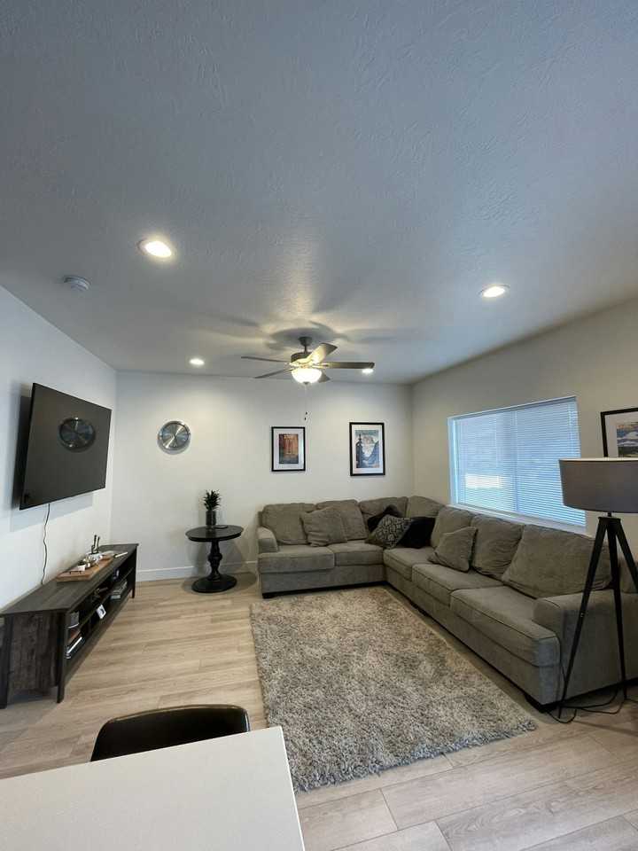 895 e pacific dr - Photo 4 of 14