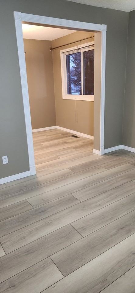 10363 146 St Nw - Photo 3 of 18