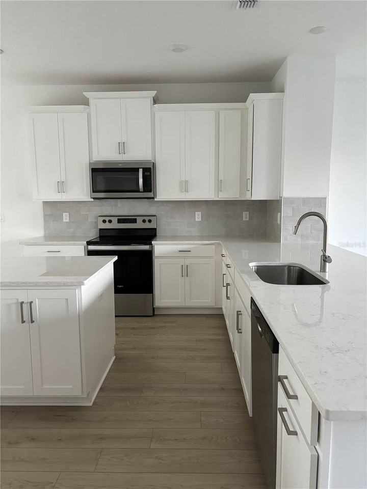 11702 Sunsail Avenue - Photo 4 of 18