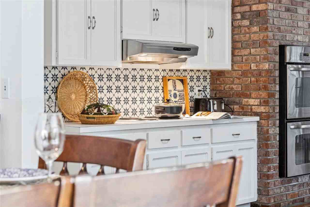 10130 Sw 70th Ave - Photo 2 of 8