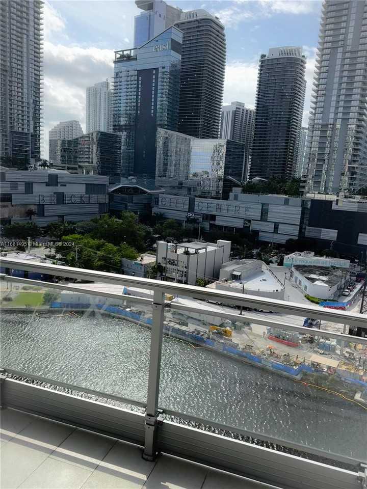 92 Sw 3rd St #1503 - Photo 2 of 8