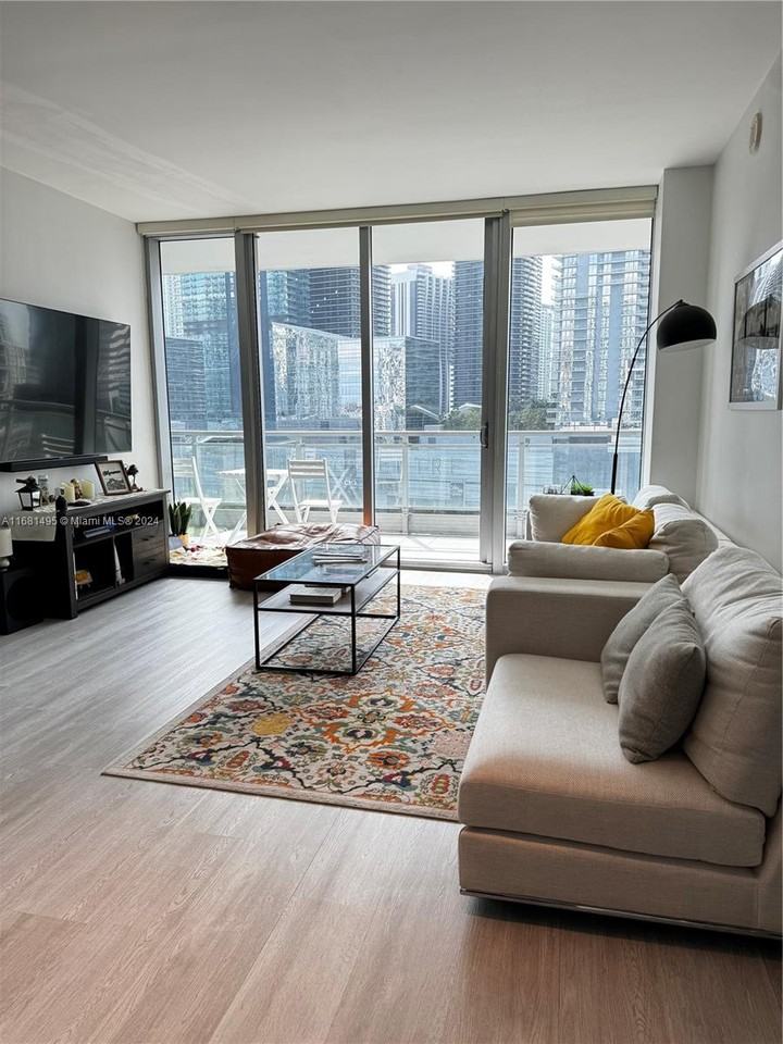 92 Sw 3rd St #1503 - Photo 3 of 8