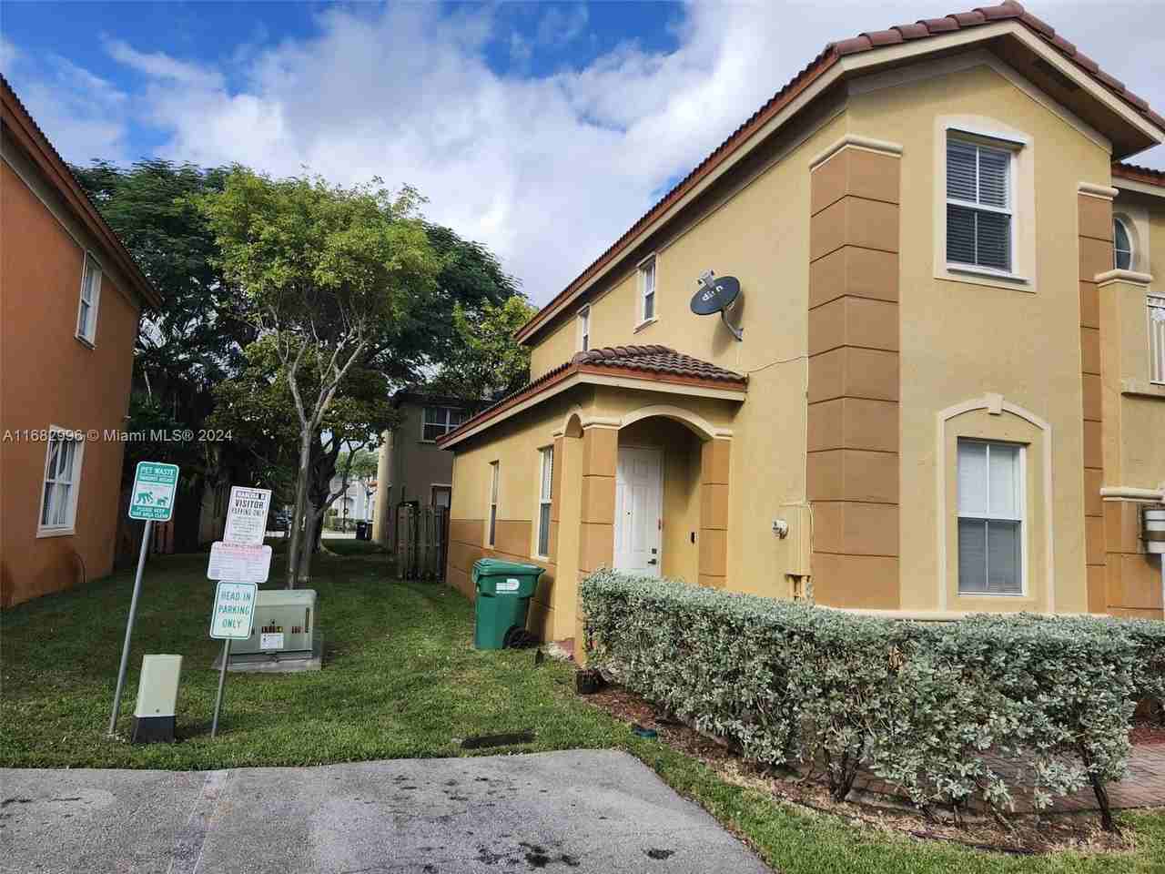 11035 Nw 86th Ter #11035 - Photo 2 of 8