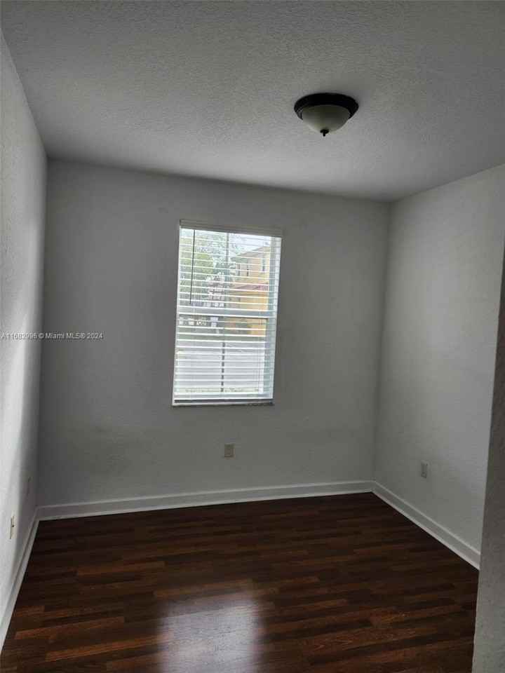 11035 Nw 86th Ter #11035 - Photo 3 of 8