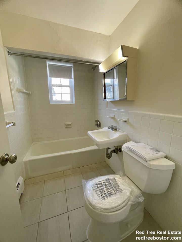 4 Brattle Dr #6 - Photo 7 of 13