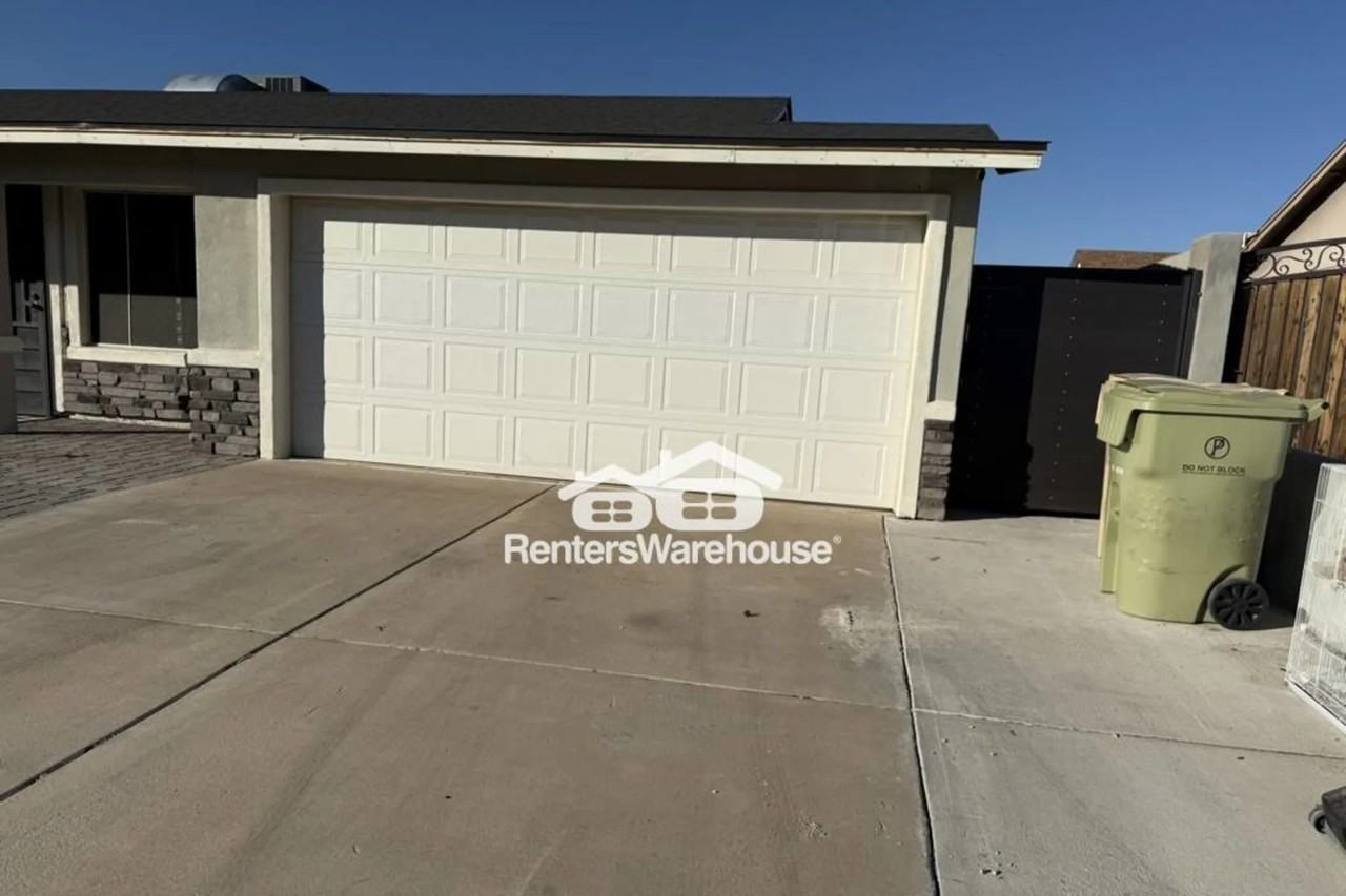 6422 W Purdue Ave - Photo 3 of 31