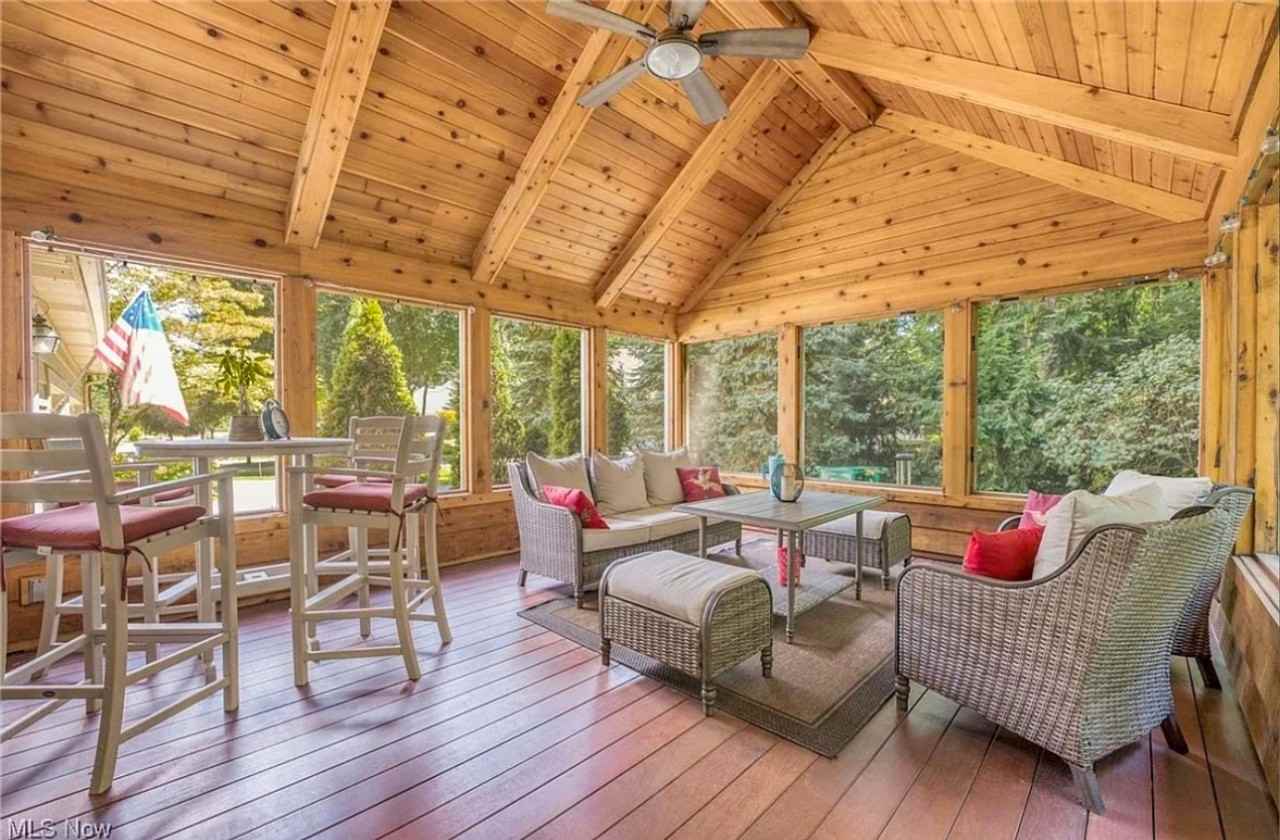 8432 Hilltop Dr - Photo 3 of 38