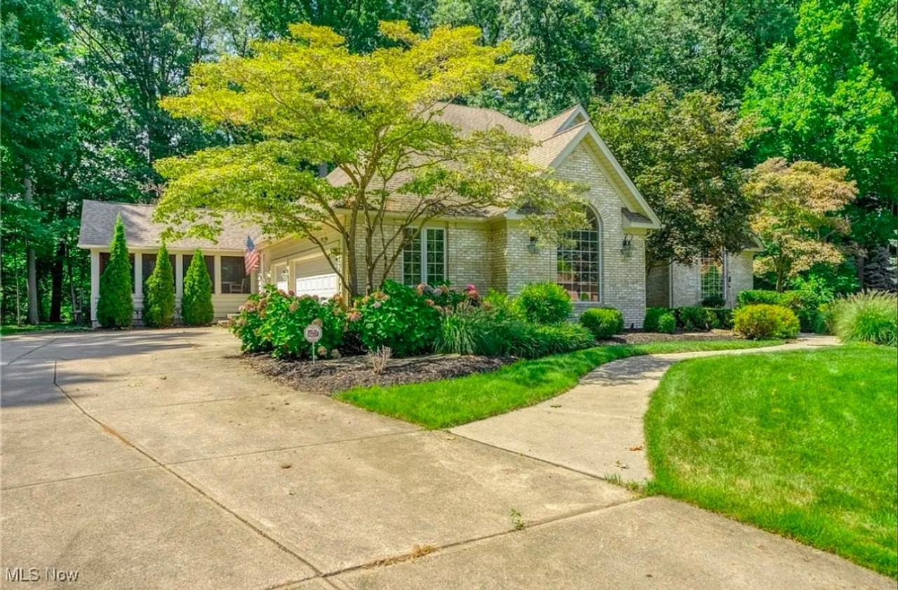 8432 Hilltop Dr - Photo 4 of 38