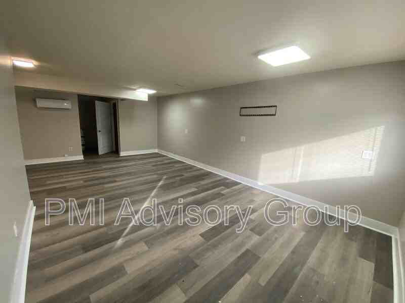 1708 Ne Seward Ave - Photo 2 of 8