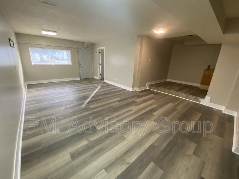 1708 Ne Seward Ave - Photo 3 of 8