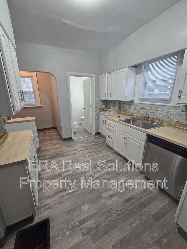 493 Kimball Pl - Photo 2 of 28