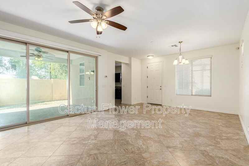 9249 W Meadow Dr - Photo 5 of 39