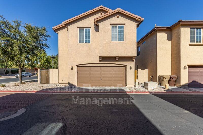 9249 W Meadow Dr - Photo 2 of 39