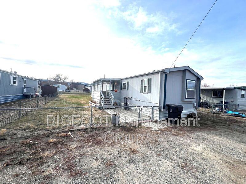 111 Silsbee Ave - Photo 2 of 2