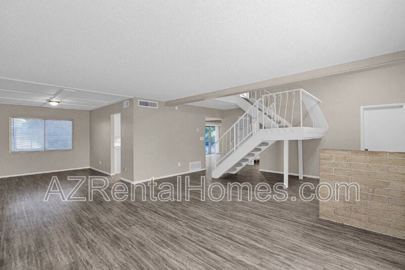 966 E La Jolla Dr - Photo 5 of 35