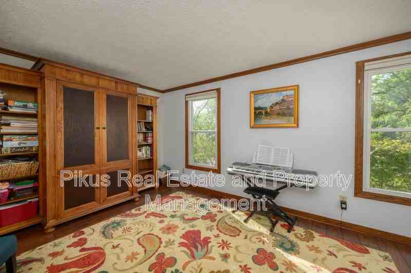 8294 Whiteridge Cir Nw - Photo 3 of 30