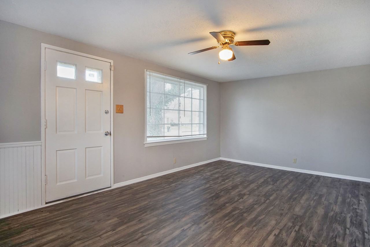 1228 Edgewood Dr - Photo 3 of 18