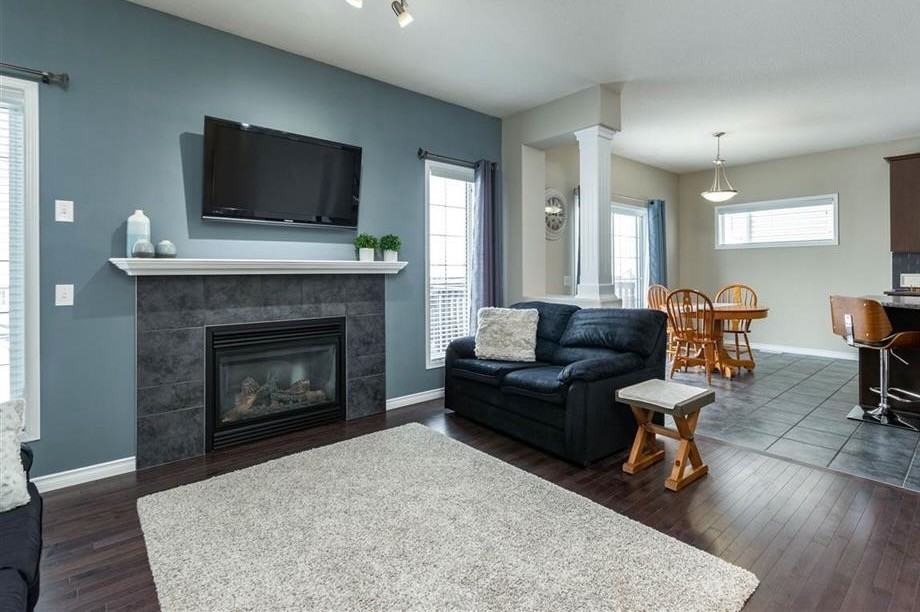 38 Cascade Cres - Photo 2 of 13