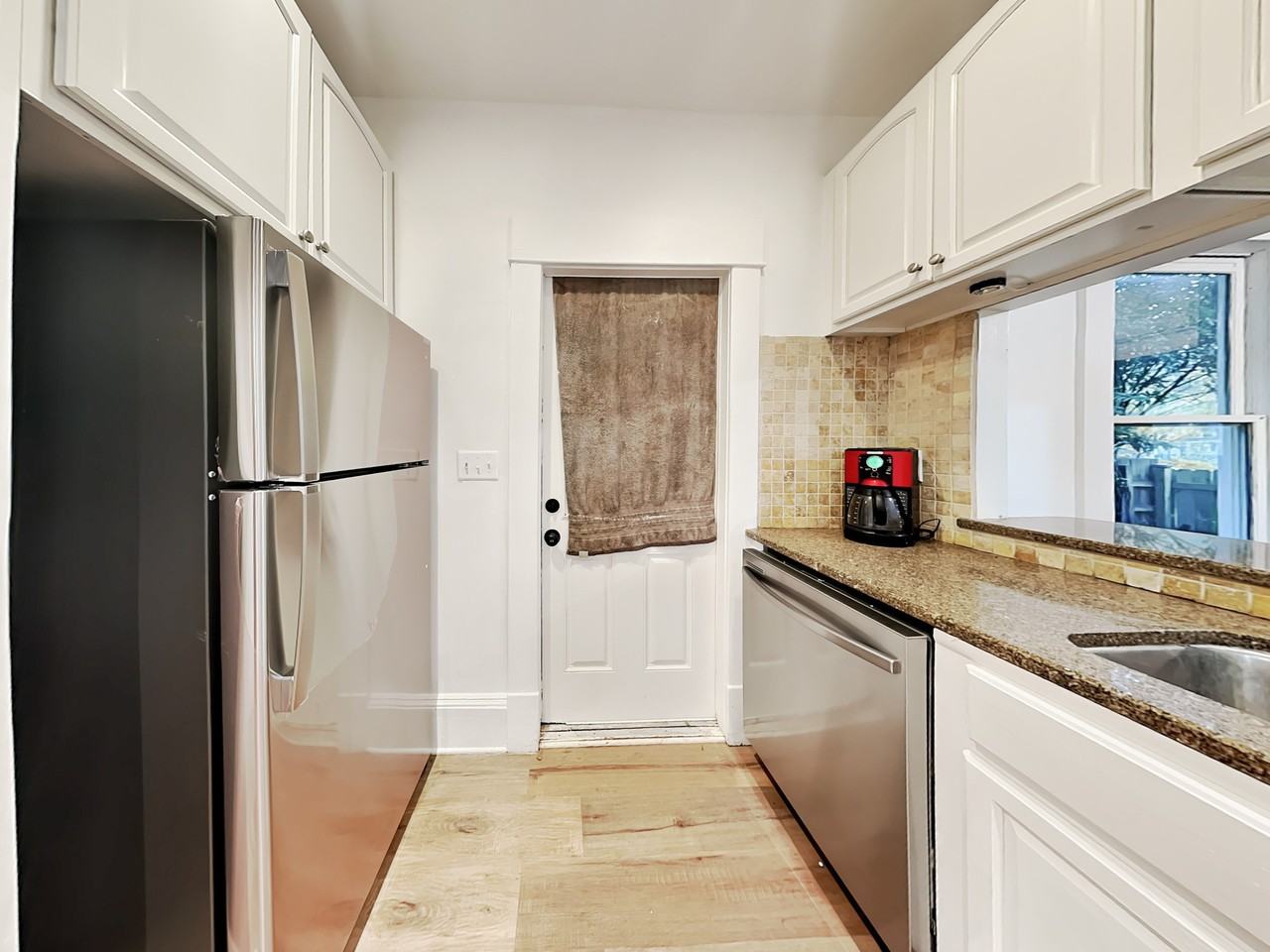 1401 Mcpherson Ave Se - Photo 7 of 19