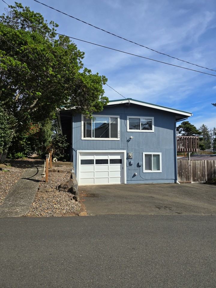 2826 Nw Oar Ave - Photo 3 of 50