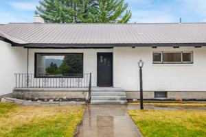 featured image of 210 N 1st St