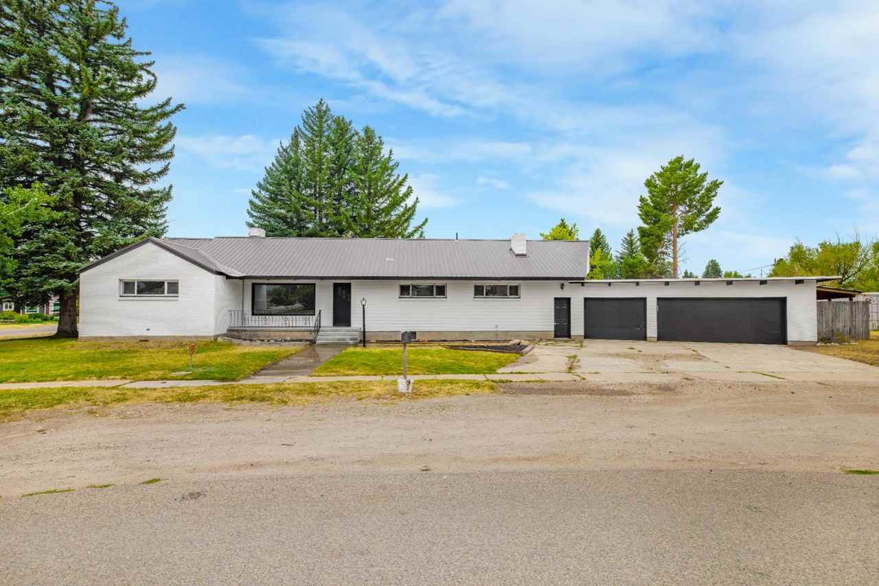 210 N 1st St - Photo 2 of 20