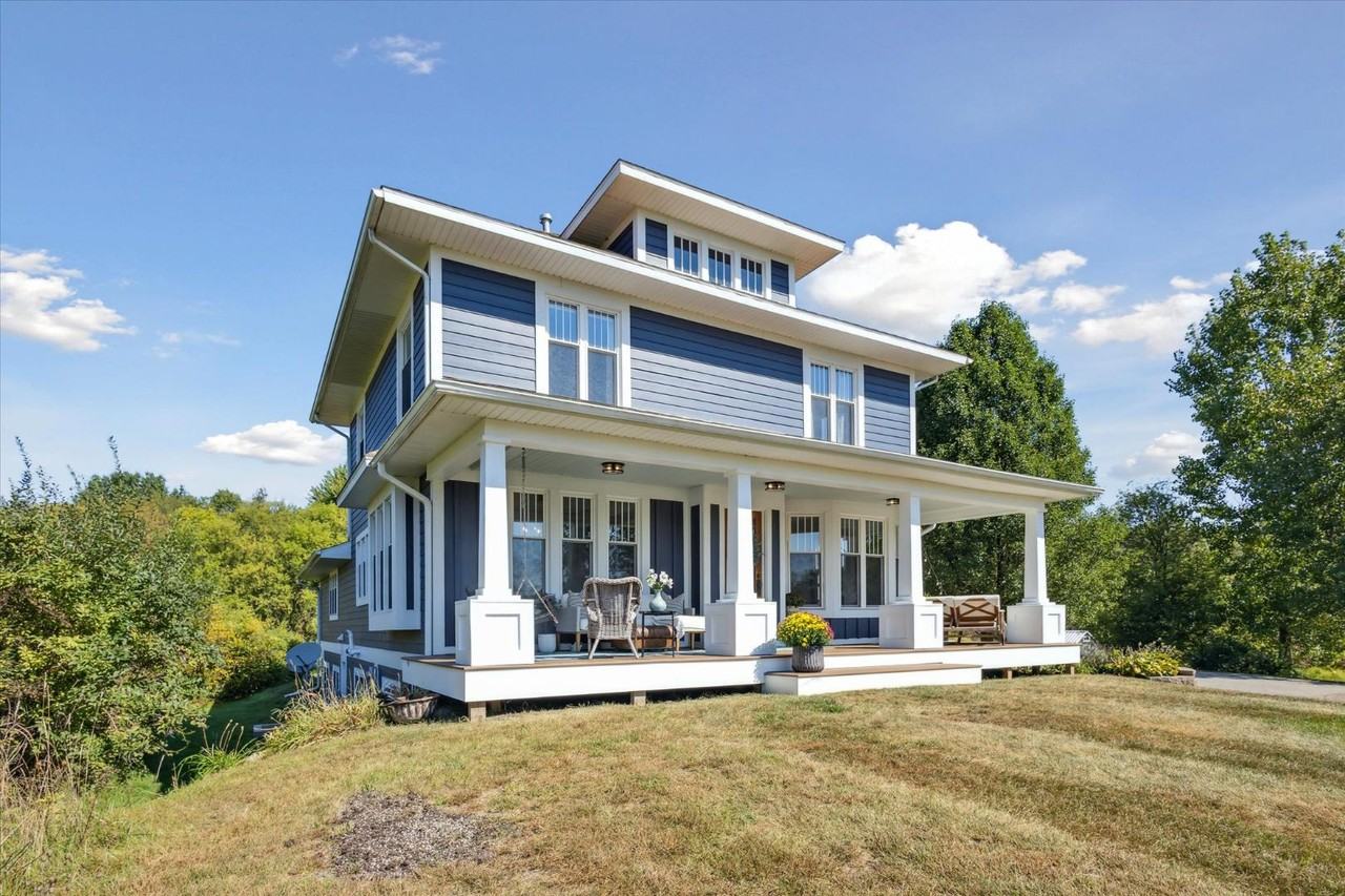 4618 Three Oaks - Photo 2 of 10