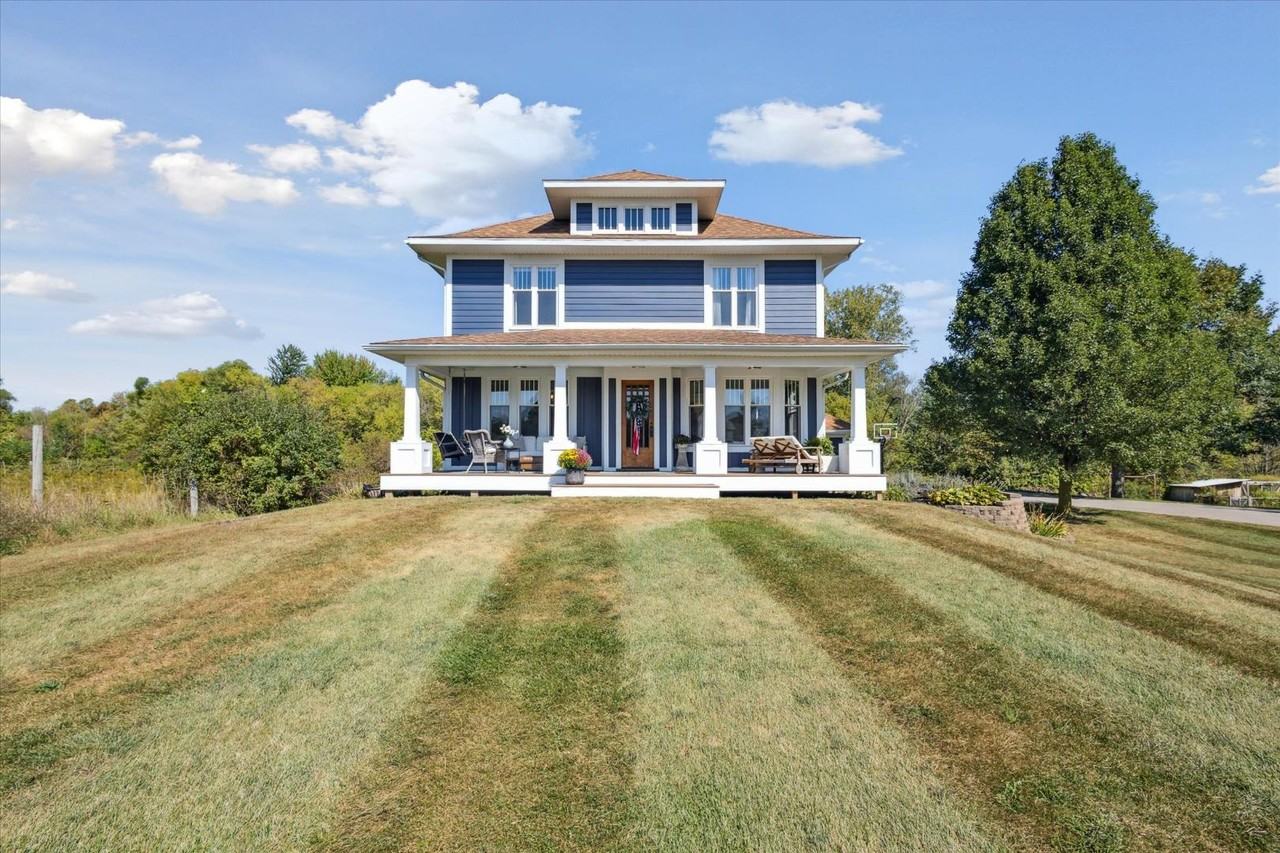 4618 Three Oaks - Photo 3 of 10