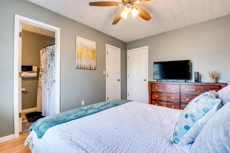 1739 Nutmeg St - Photo 7 of 27